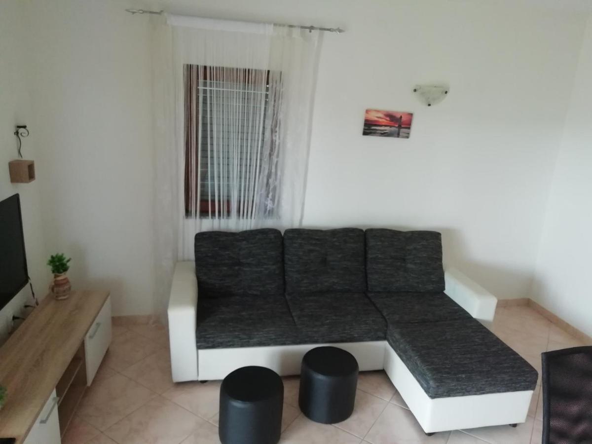 Vacation Home Katarina Nin Eksteriør bilde